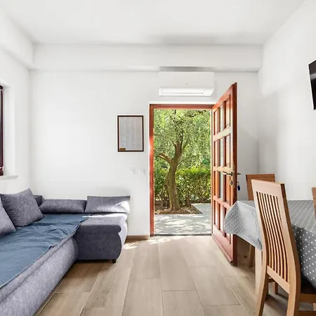 Mirjana Spada Πόρετς