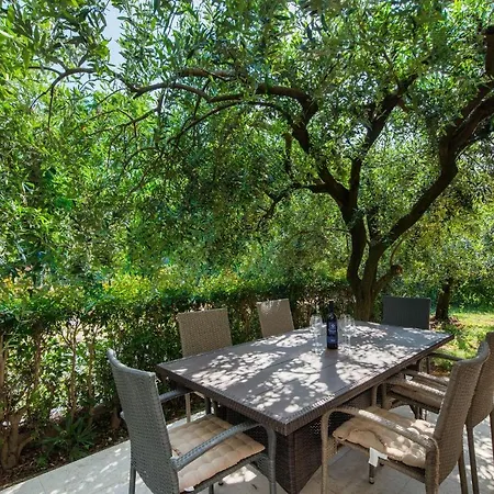 Mirjana Spada Πανσιόν