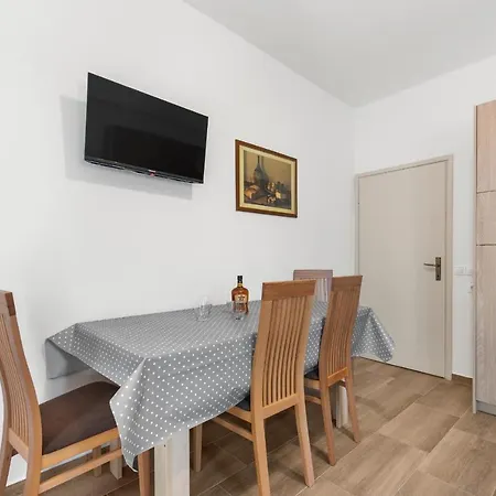 Πανσιόν Mirjana Spada Πόρετς